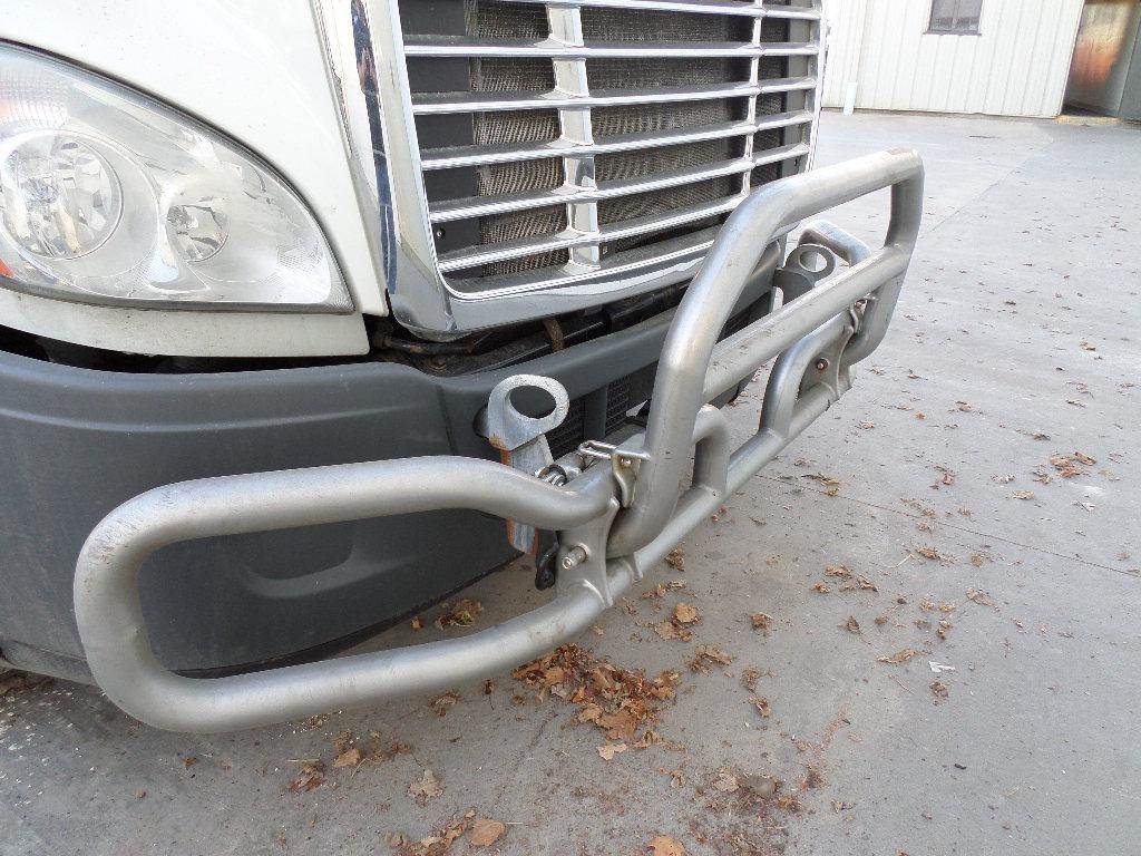 2017 Freightliner Cascadia 113 Bumper Guard For Sale Wykoff, MN 2198952