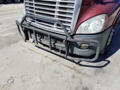 Freightliner Cascadia 125 Bumper Guard