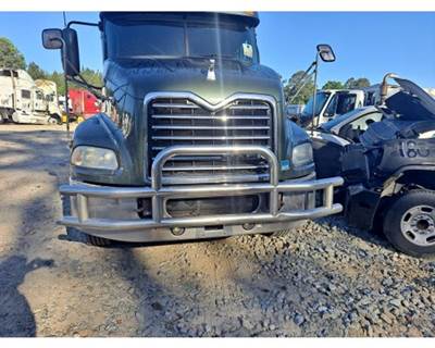 2017 Mack Pinnacle CXU613 Bumper Brush Guard