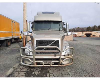 Used 2014 Volvo VNL Brush Guard