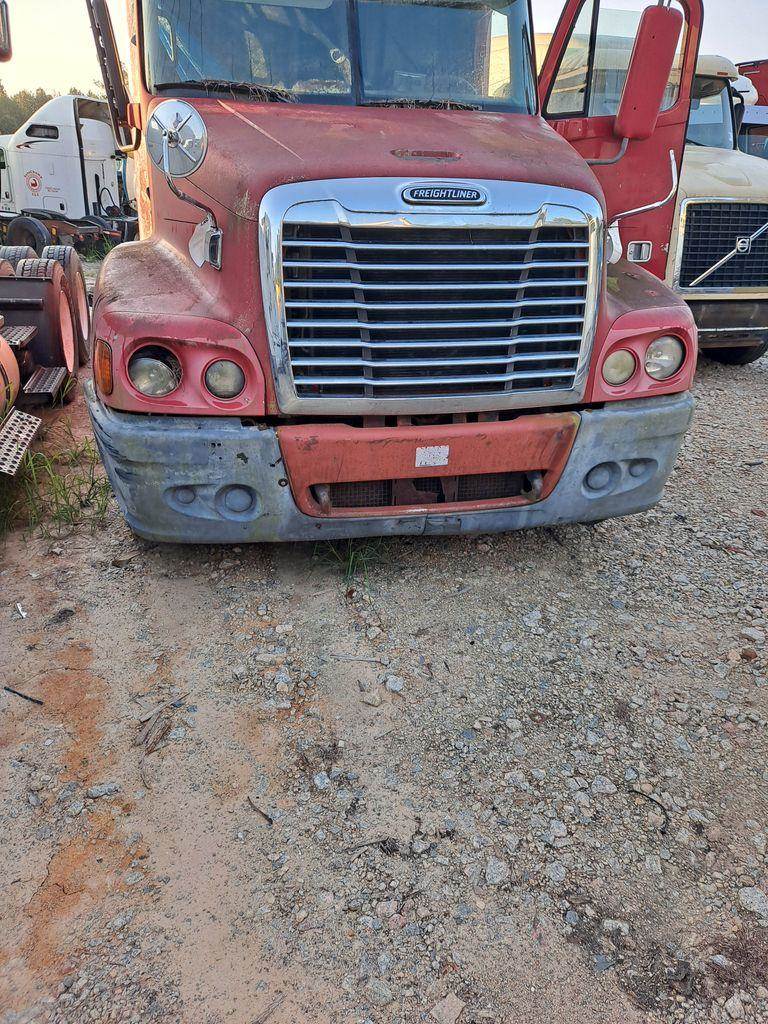 2006 Freightliner Century Class 120 Front Bumper for a Freightliner