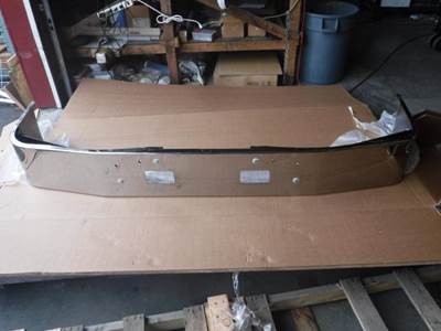 Freightliner FLD120 Front Bumper for a Freightliner FLD120 1989-2003