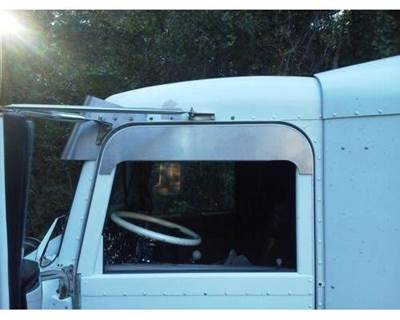 5 Inch Aluminum Chop Top for 2004-2005 Peterbilt Trucks with Cab-Mounted Mirrors