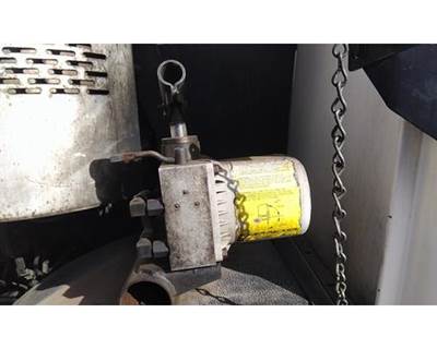 Mack LEU613 Cab Jack