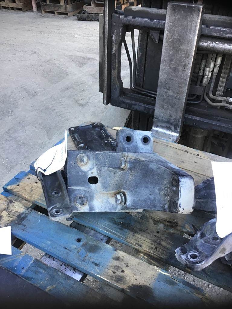 Kenworth T680 Cab Mount For Sale Stockton, CA 2182312