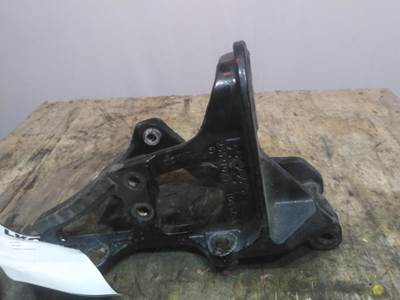 Kenworth T680 Right Cab Mount