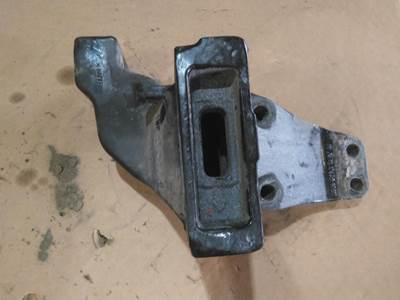 Peterbilt 579 Left Cab Mount