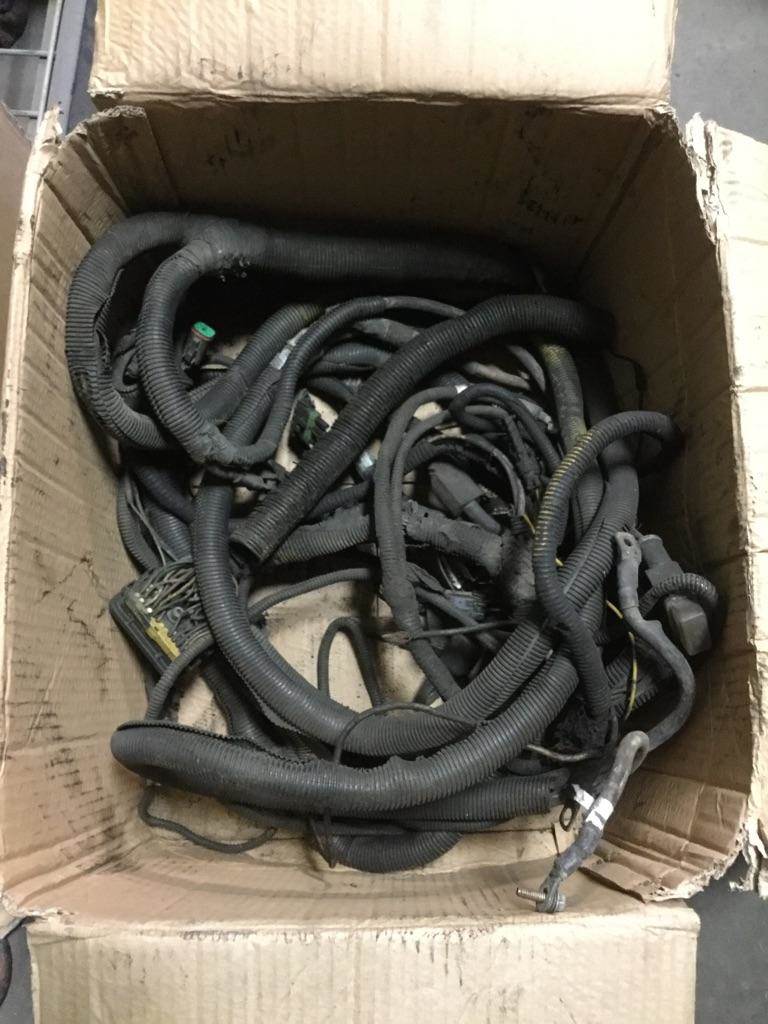 2001 Caterpillar C15 Cab Wiring Harness for a Kenworth T2000 For Sale