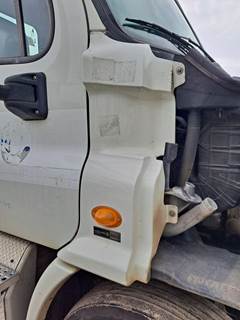 Freightliner Cascadia 113 Right Cowl