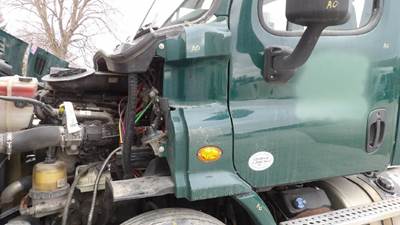 Freightliner Cascadia 113 Left Cowl
