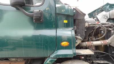 Freightliner Cascadia 113 Right Cowl