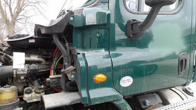 Freightliner Cascadia 113 Left Cowl