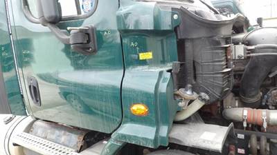 Freightliner Cascadia 113 Right Cowl