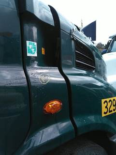 Freightliner Cascadia 113 Right Cowl