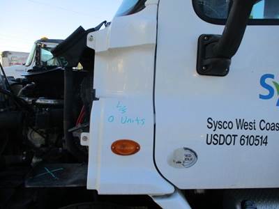 Freightliner Cascadia 113 Left Cowl