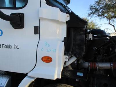 Freightliner Cascadia 113 Right Cowl