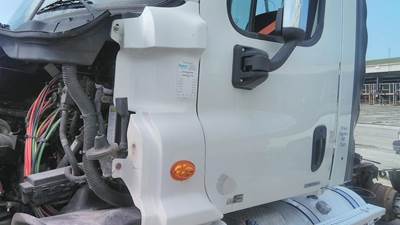 Freightliner Cascadia 113 Left Cowl