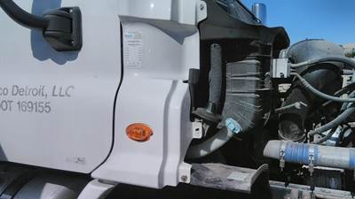 Freightliner Cascadia 113 Right Cowl