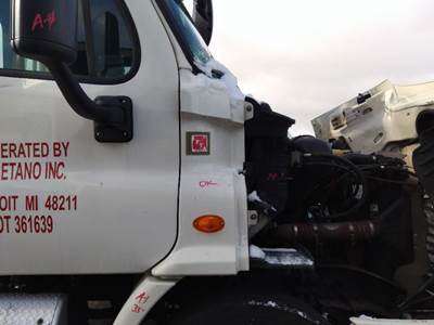 Freightliner Cascadia 113 Right Cowl