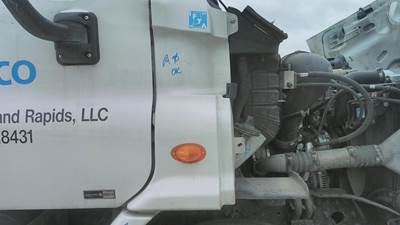 Freightliner Cascadia 113 Right Cowl