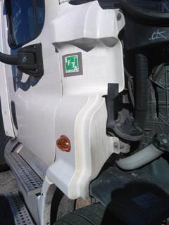 Freightliner Cascadia 113 Right Cowl for a Freightliner CASCADIA 113 2018UP