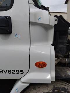 Freightliner Cascadia 113 Right Cowl