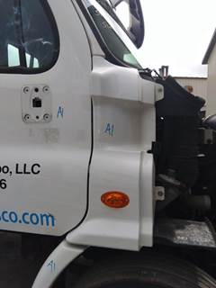 Freightliner Cascadia 113 Right Cowl