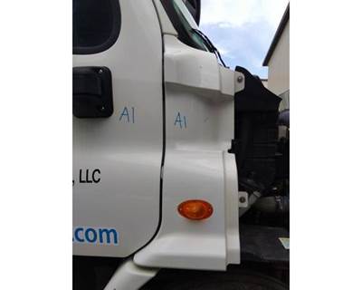 Freightliner Cascadia 113 Right Cowl