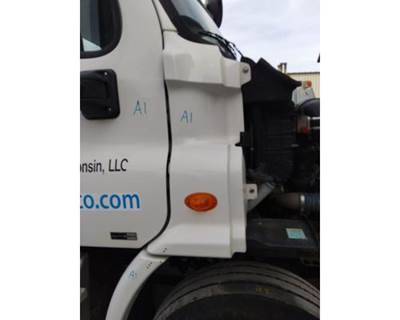 Freightliner Cascadia 113 Right Cowl