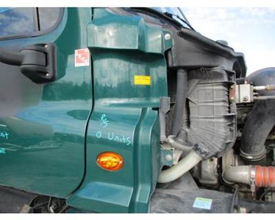 Freightliner Cascadia 113 Right Cowl