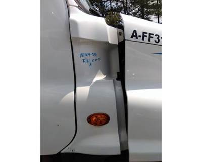 Freightliner Cascadia 113 Right Cowl