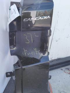 Freightliner Cascadia 116 Left Cowl