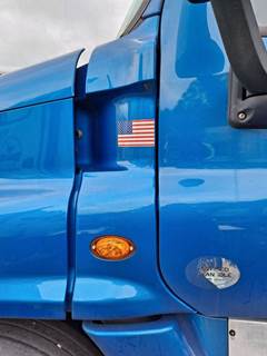 Freightliner Cascadia 125 Left Cowl