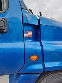 Freightliner Cascadia 125 Right Cowl