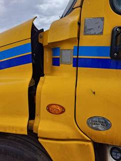 Freightliner Cascadia 125 Left Cowl