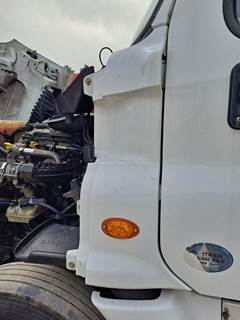 Freightliner Cascadia 125 Left Cowl