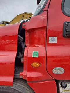 Freightliner Cascadia 125 Left Cowl