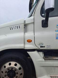 Freightliner Cascadia 125 Left Cowl