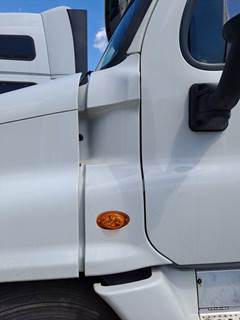 Freightliner Cascadia 125 Left Cowl