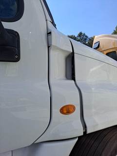 Freightliner Cascadia 125 Right Cowl