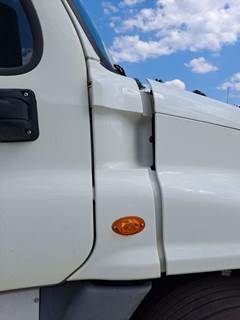 Freightliner Cascadia 125 Right Cowl