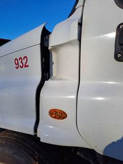 Freightliner Cascadia 125 Left Cowl