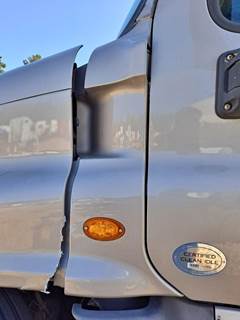 Freightliner Cascadia 125 Left Cowl