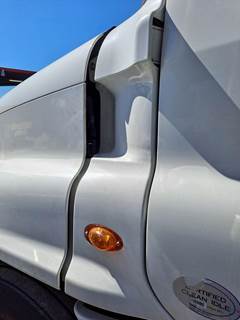 Freightliner Cascadia 125 Left Cowl