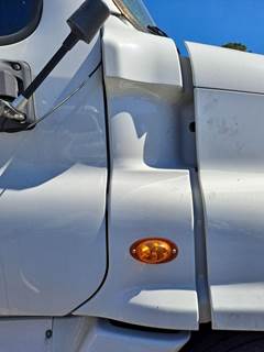 Freightliner Cascadia 125 Right Cowl