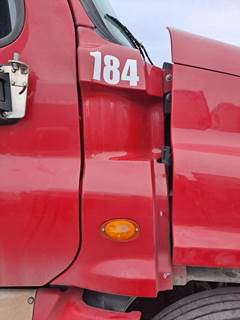 Freightliner Cascadia 125 Right Cowl