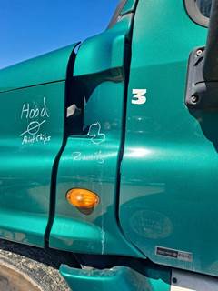 Freightliner Cascadia 125 Left Cowl