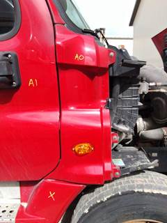 Freightliner Cascadia 125 Right Cowl