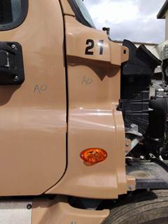 Freightliner Cascadia 125 Right Cowl