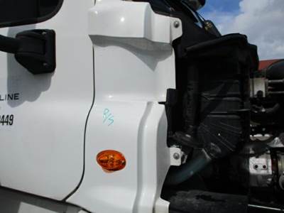 Freightliner Cascadia 125 Right Cowl